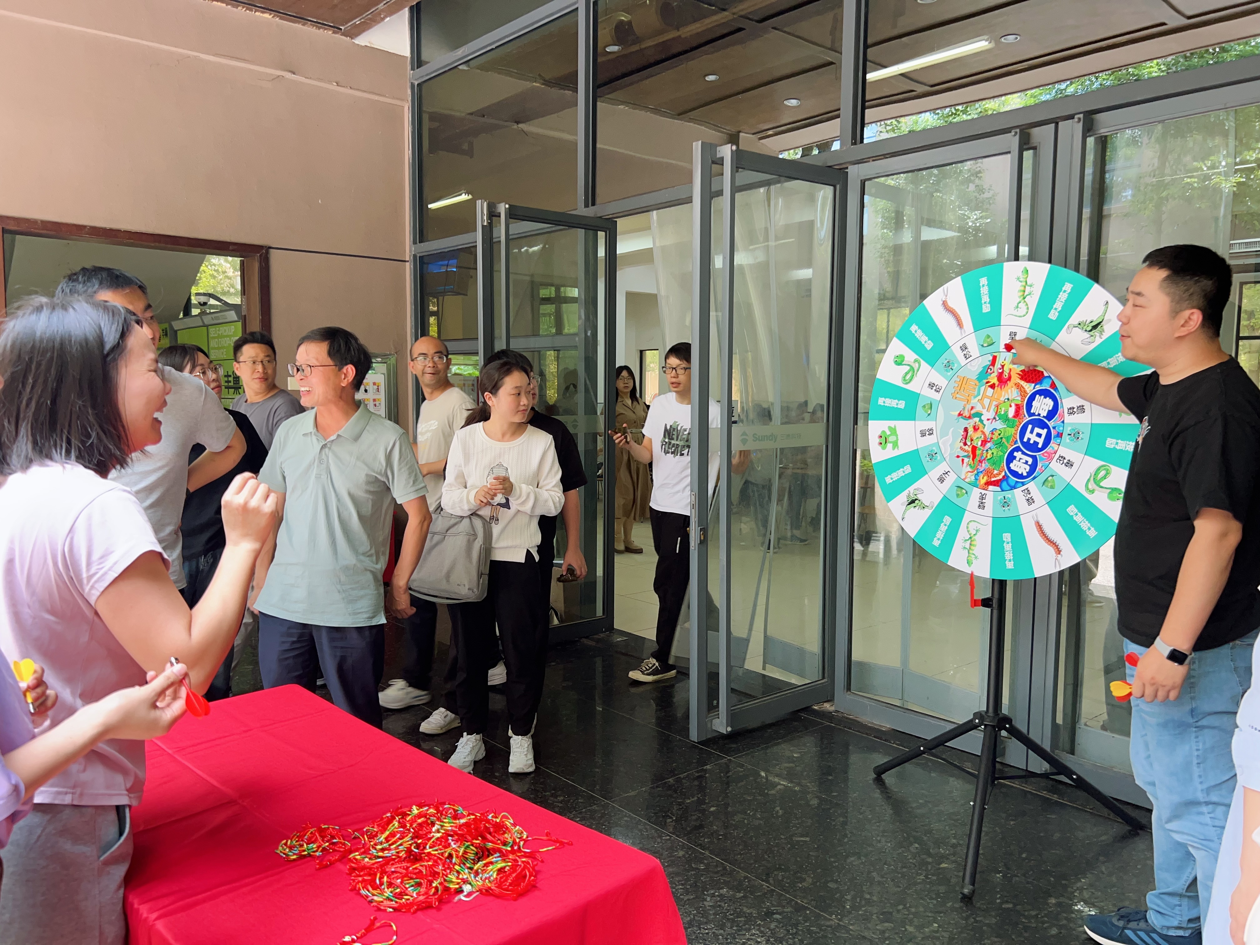 端午飛鏢大挑戰(zhàn)！靶盤上的五毒大作戰(zhàn)，太燃了！